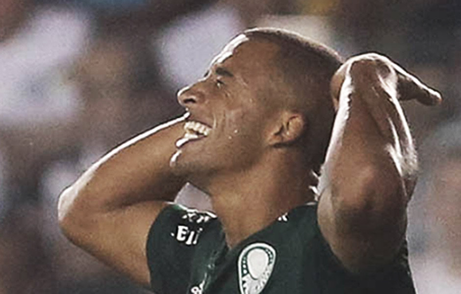 Vitor Hugo faz gol de bicicleta e d vitoria ao time do Palmeiras sobre o So Bernardo neste domingo (22)