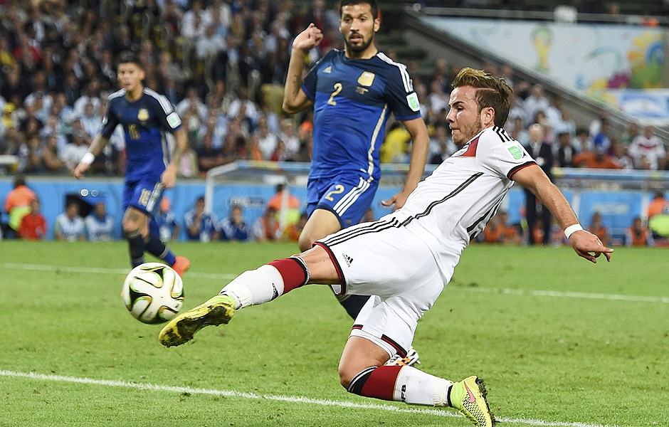 Gtze marca o gol da vitria da Alemanha contra a Argentina, na final da Copa de 2014