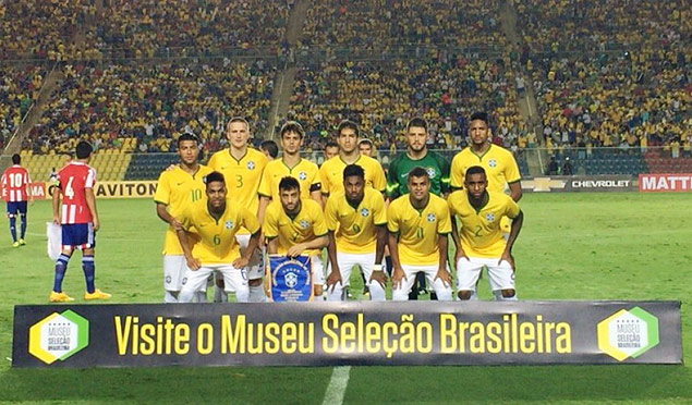 Seleo brasileira olmpica posa para foto antes de jogo contra o Paraguai sub-23