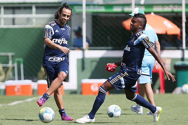 Valdivia e Kelvin no treino do Palmeiras desta quinta-feira