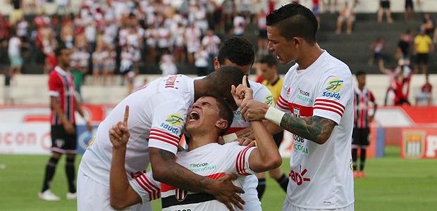 Jogadores do Botafogo-SP comemoram gol diante do So Paulo pelo Campeonato Paulista