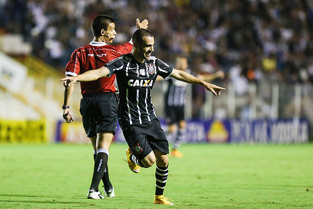 Bruno Henrique comemora gol para o Corinthians contra o XV de Piracicaba