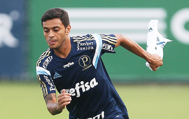 Cleiton Xavier durante um treino do Palmeiras