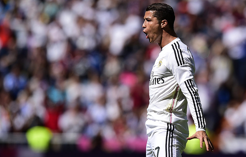 O atacante Cristiano Ronaldo comemora gol na vitria do Real Madrid por 3 a 0 sobre o Eibar pelo Campeonato Espanhol