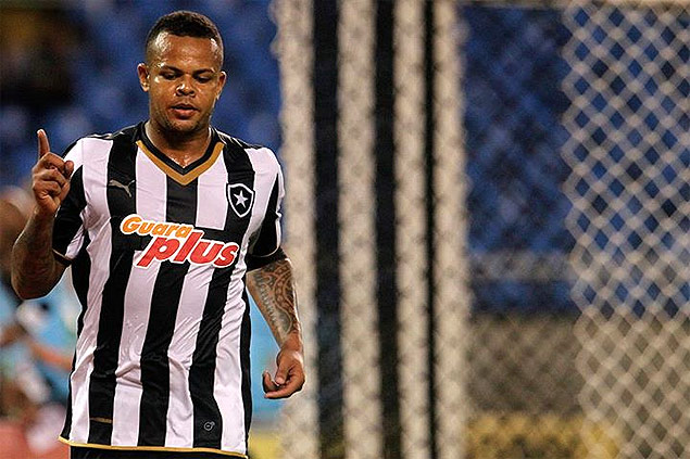 Bill comemora o segundo gol do Botafogo contra o Fluminense neste sbado (18)
