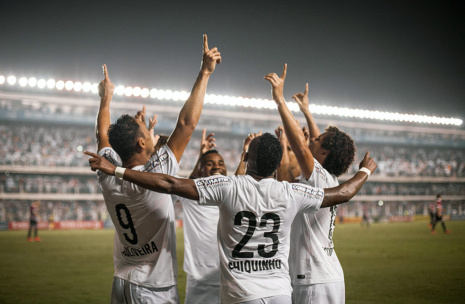 Jogadores do Santos comemoram gol de Ricardo Oliveira durante semifinal disputada contra o So Paulo