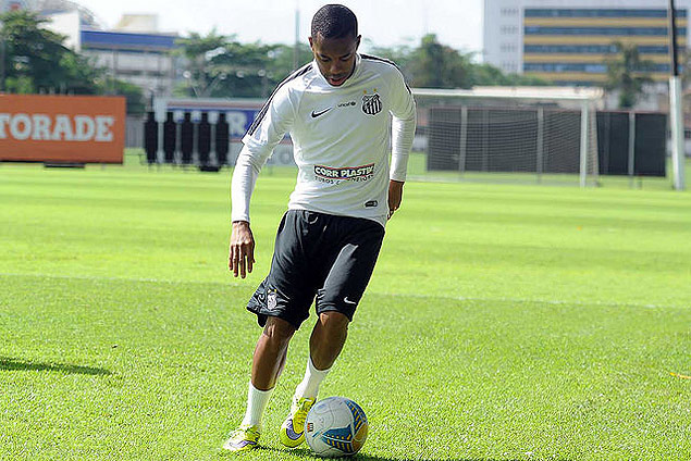 O atacante Robinho durante um treino do Santos