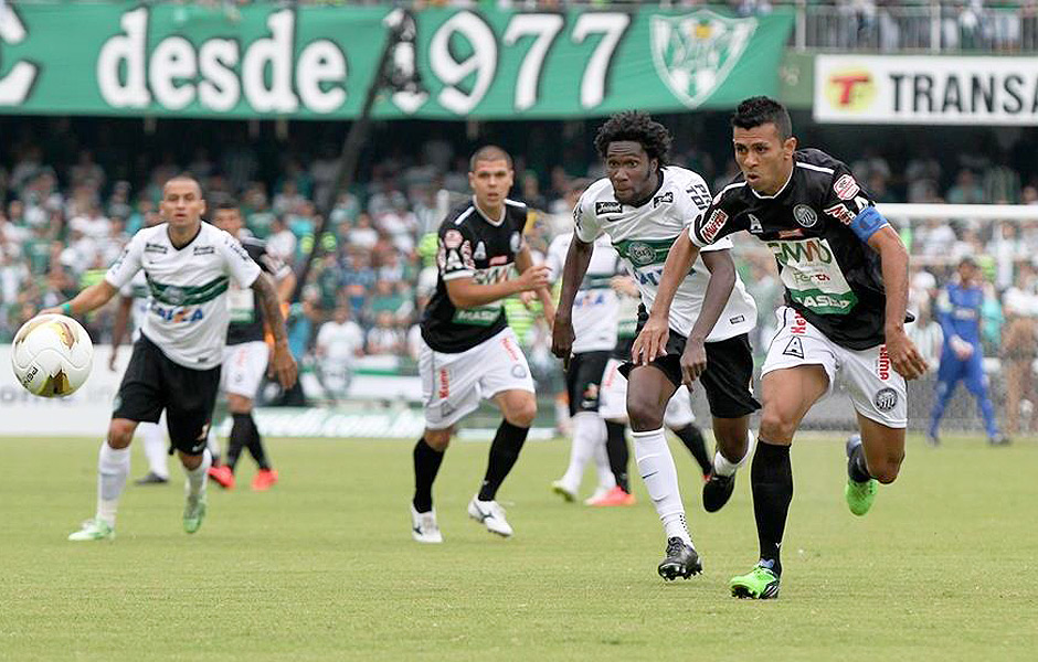 Coritiba e Operrio disputam final do Campeonato Paranaense; time do interior ficou com o ttulo