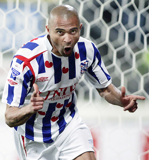 Afonso Alves comemora gol pelo Heerenveen; atacante foi convocado por Dunga em 2007 