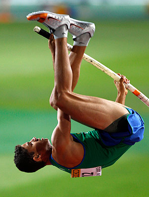 Thiago Braz salta em Barcelona-2012 para conquistar o ouro no Mundial Jnior
