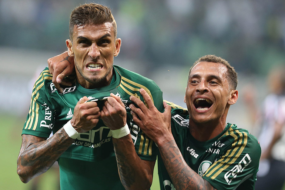 Rafael Marques comemora gol de empate do Palmeiras contra o Atltico-MG pelo Campeonato Brasileiro