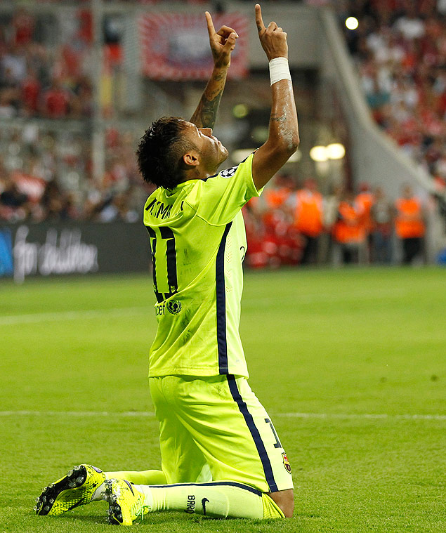 Neymar comemora seu segundo gol sobre o Bayern de Munique