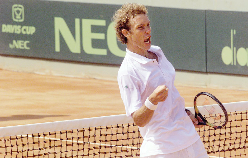 O tenista brasileiro Jaime Oncins durante uma partida