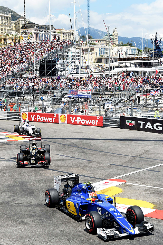 O brasileiro Felipe Nasr ( frente), da Sauber, durante o GP de Mnaco