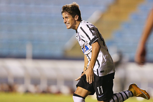 Matheus Cassini comemora gol em partida da Copa So Paulo de 2015
