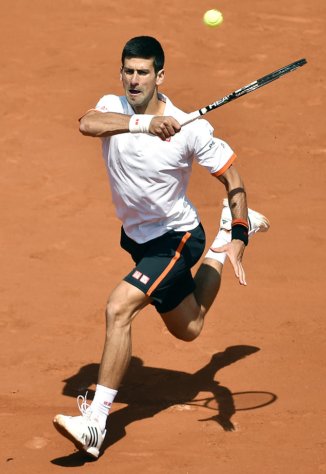 Djokovic faz devoluo na partida contra Kokkinakis