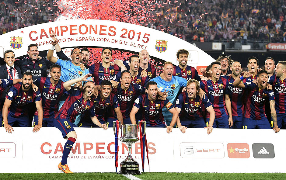 Jogadores do Barcelona comemoram 27 ttulo da Copa do Rei da Espanha