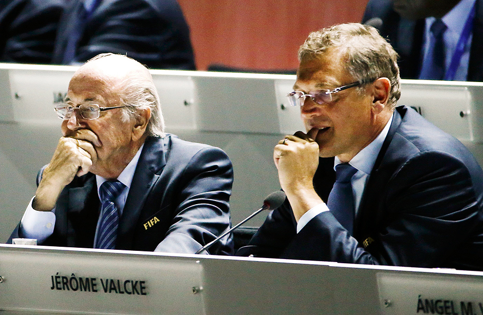 Blatter (esq.) e Valcke durante Congresso da Fifa em Zurique
