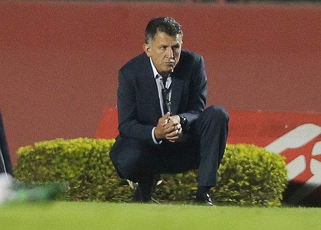 O técnico Juan Carlos Osorio acompanha um jogo do São Paulo