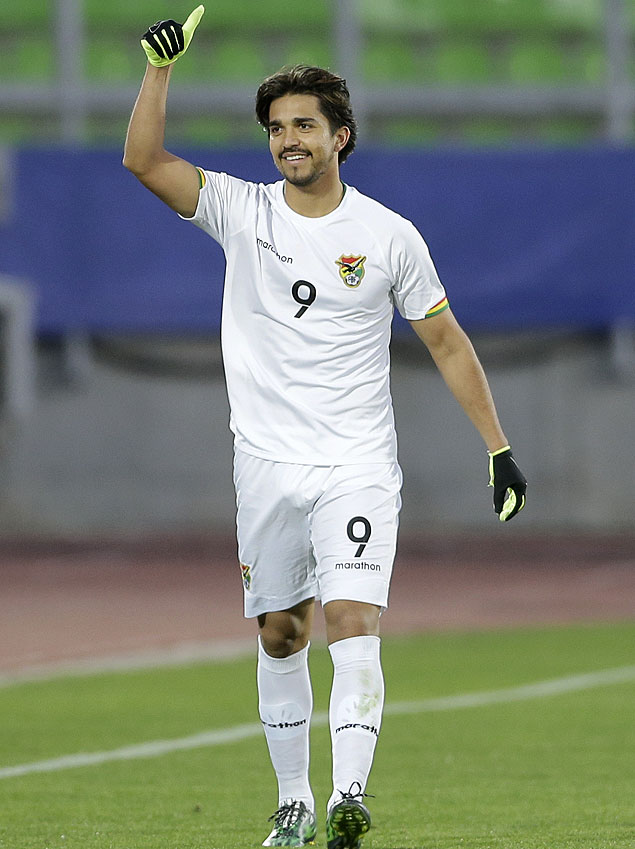 Marcelo Moreno comemora seu gol de pnalti sobre o Equador