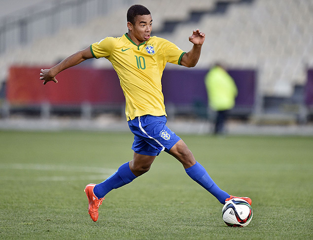 Gabriel Jesus of Brazil takes a pass during the FIFA Under-20 World Cup semi-final football match between Brazil and Senegal at Christchurch Stadium in Christchurch on June 17, 2015. AFP PHOTO / MARTY MELVILLE ORG XMIT: MM09