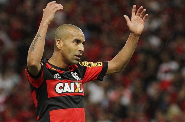 Em reestreia, Emerson Sheik lamenta derrota do Flamengo