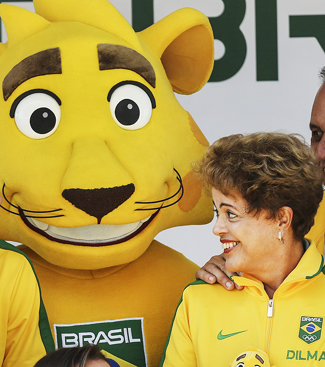 BRA01. RIO DE JANEIRO (BRASIL), 23/06/15.- A presidente do Brasil, Dilma Rossef, participa de un ato em que foi apresentado o mascote do Time Brasil, "Ginga", para os jogos Panamericanos de 2016. EFE/ Antonio Lacerda. ORG XMIT: BRA