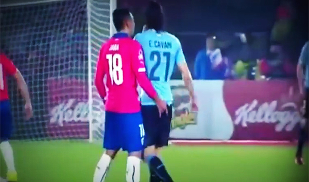 Chileno que provocou Cavani j tocou partes ntimas de Surez e levou soco