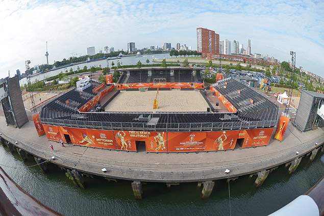 Arena em Roterd, na Holanda, uma das quatro sedes do Mundial de vlei de praia deste ano