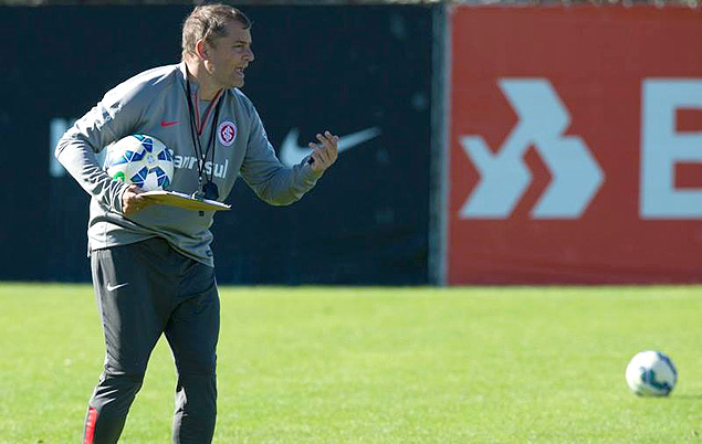Aguirre comanda treino do Internacional