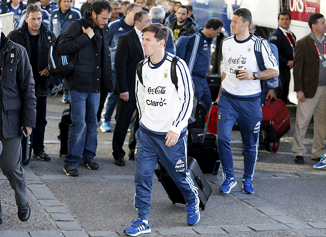Messi, na chegada a hotel em Concepcin, onde ser a semifinal da Copa Amrica