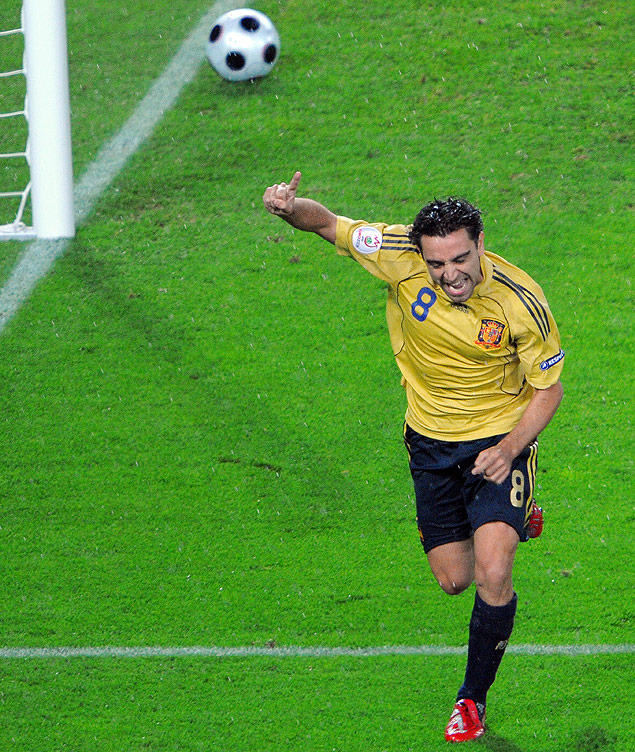 Xavi comemora gol espanhol contra a Rssia em jogo da Eurocopa-2008 