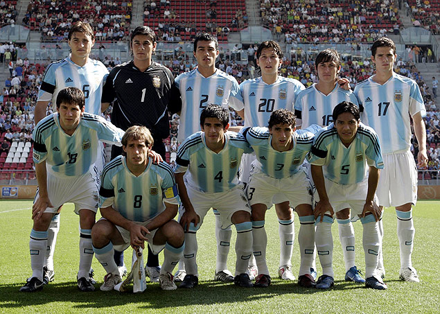 Argentina campe mundial sub-20 de 2005, com Messi (18), Zabaleta (8) e Gago (17) como titulares