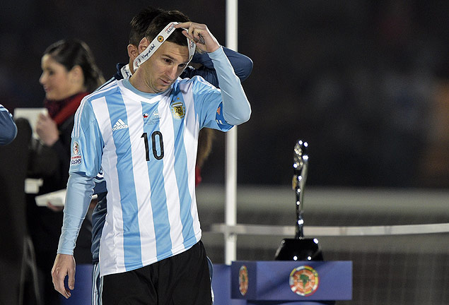 O argentino Lionel Messi durante premiação da Copa América 2015