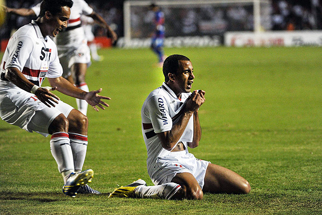 Lucas comemora gol pelo So Paulo na final da Copa Sul-Americana