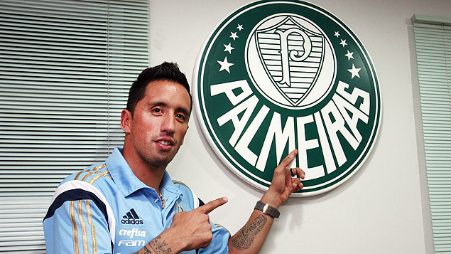 O atacante Lucas Barrios, que foi contratado recentemente pelo Palmeiras