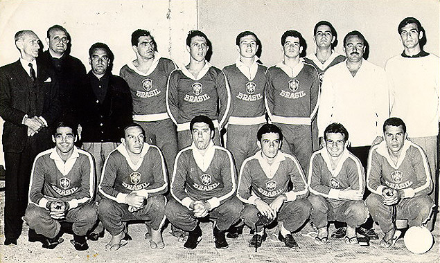 Equipe masculina de polo aqutico que foi campe do Pan de 1963, em So Paulo