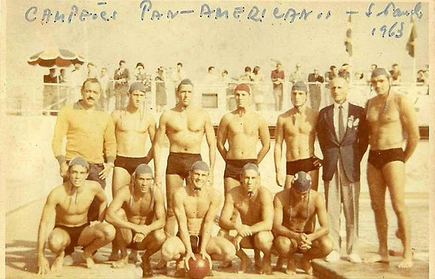 Equipe masculina de polo aqutico que foi campe do Pan de 1963, em So Paulo