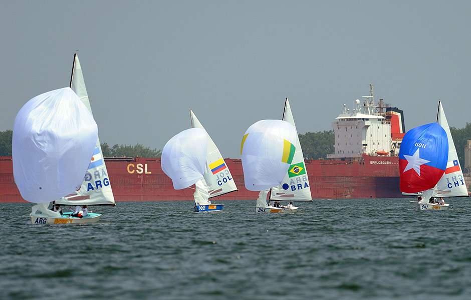 Sailboats in the Lightning category compete during a race at the 2015 Pan American Games in Toronto, Canada, on July 13, 2015. AFP PHOTO/HECTOR RETAMAL ORG XMIT: HR879
