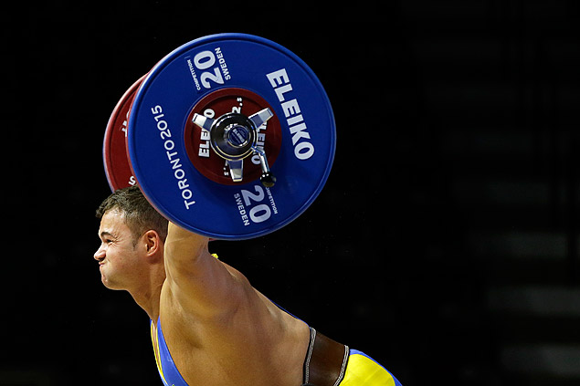 Brazil's Patrick Mendes attempts a lift during the men's 105kg weightlifting competition at the Pan Am Games in Oshawa, Ontario, Wednesday, July 15, 2015. (AP Photo/Felipe Dana) ORG XMIT: CAFD113