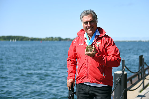 Aposentado do tiro esportivo desde 2012, Francisco Boza voltou em Toronto e conquistou a medalha de ouro