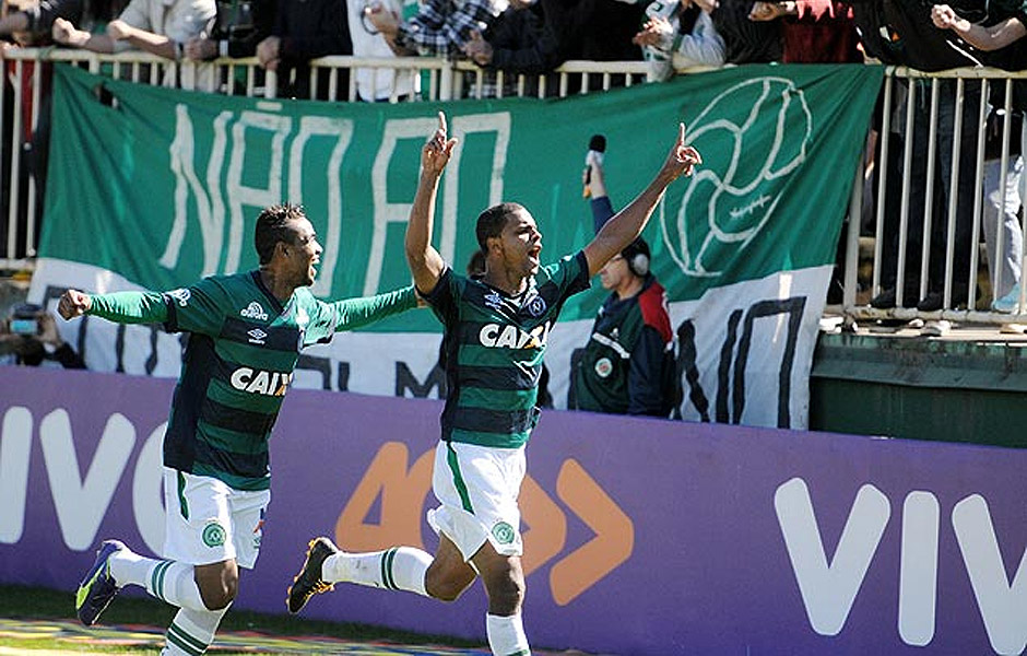 Bruno Rangel comemora gol da vitria da Chapecoense sobre o Fluminense