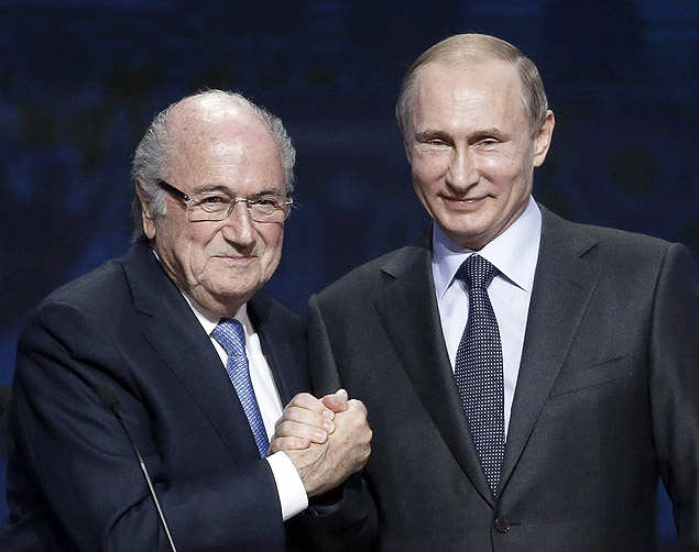 Joseph Blatter, presidente da Fifa, ao lado de Vladimir Putin, presidente da Rssia