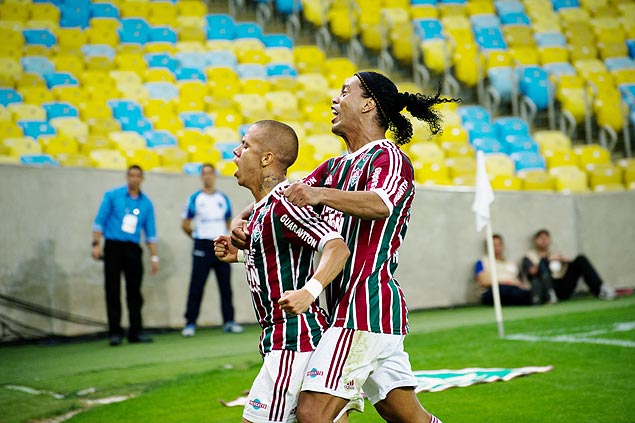 Ronaldinho Gacho comemora a vitria na estreia