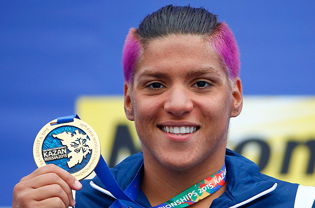 Ana Marcela Cunha posa con su medalla de oro tras conquistar la primera posicin en la prueba femenina en el Campeonato Mundial de Natacin en Aguas Abiertas