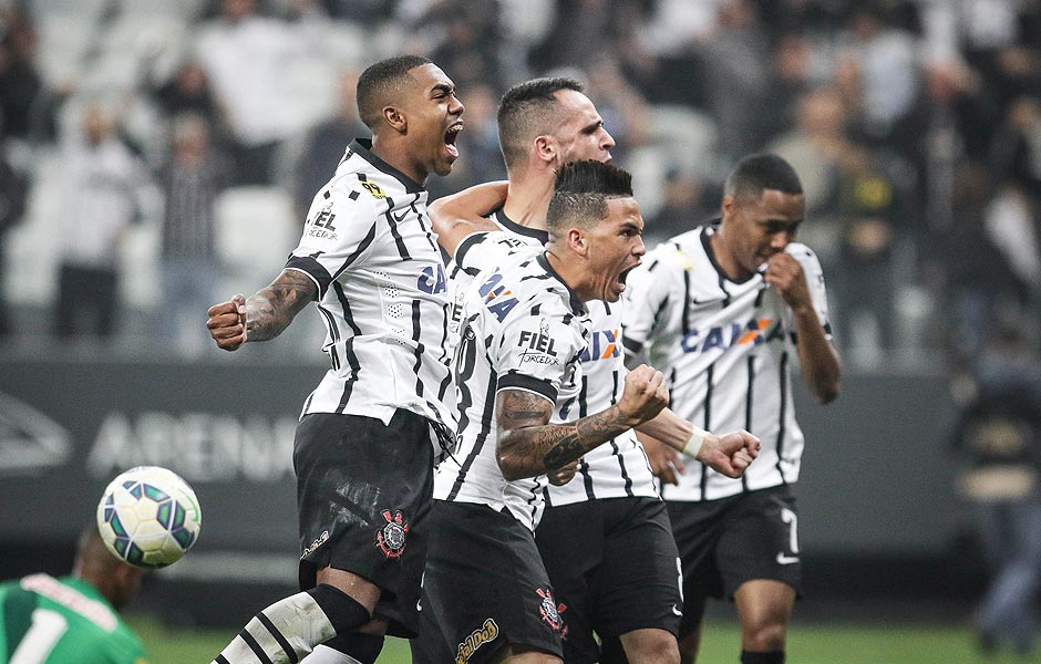 Renato Augusto comemora seu gol na Arena Corinthians