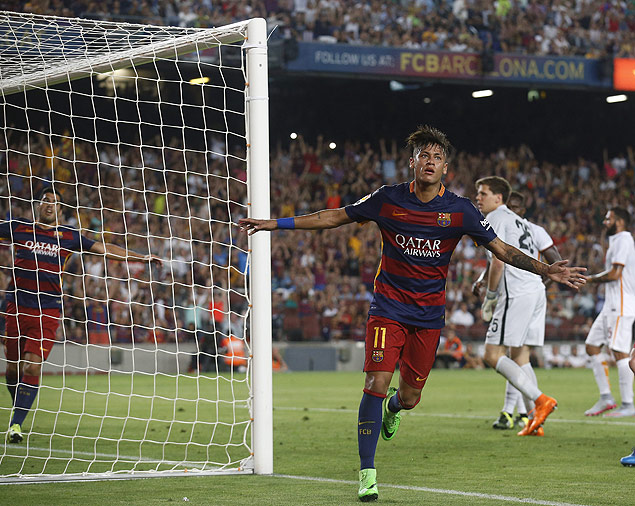 Neymar comemora o primeiro gol contra a Roma em torneio amistoso