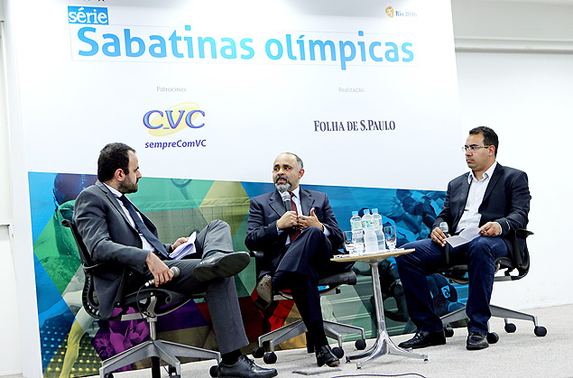 O ministro do Esporte, George Hilton (centro), durante a sabatina sobre a Olimpíada do Rio