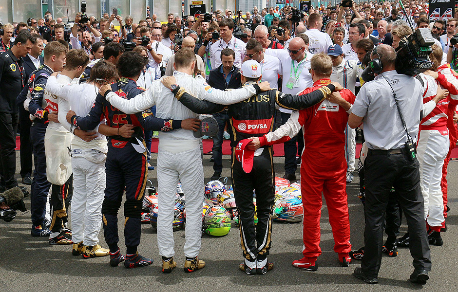 Forming a circle Formula One drivers embrace for a minute of silence to pay tribute to their recently deceased French colleague Jules Bianchi ahead the Hungarian Formula One Grand Prix in Budapest, Hungary, on July 26, 2015. AFP PHOTO / POOL / RONALD ZAK ORG XMIT: PJO148