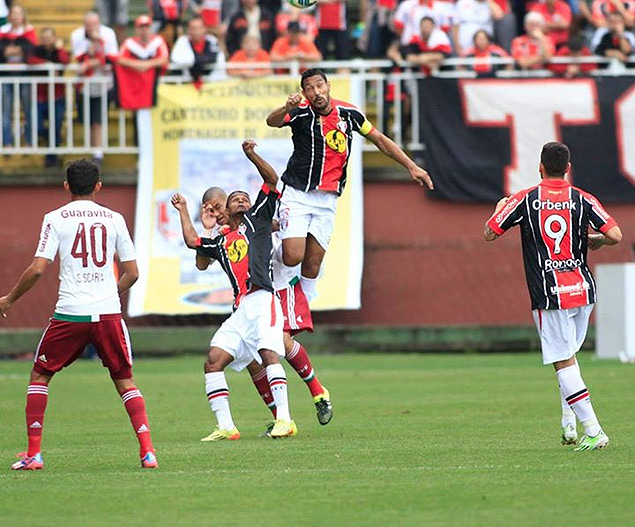 Lance da partida entre Joinville e Fluminense pela 20 rodada do Campeonato Brasileiro